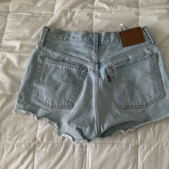 Levi’s shorts - Picture 2 of 2